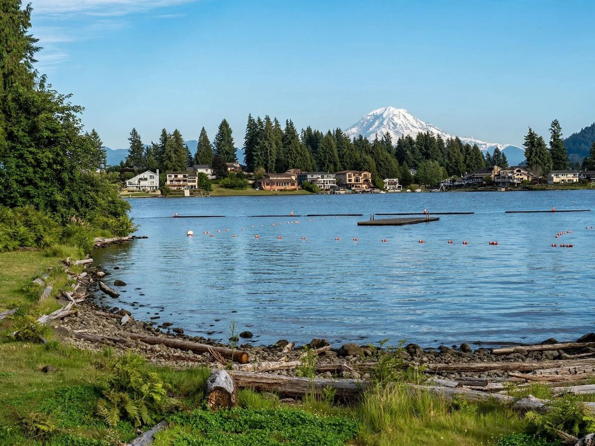 Lake Tapps shoreline at Allan Yorke Park in Bonney Lake, Washington